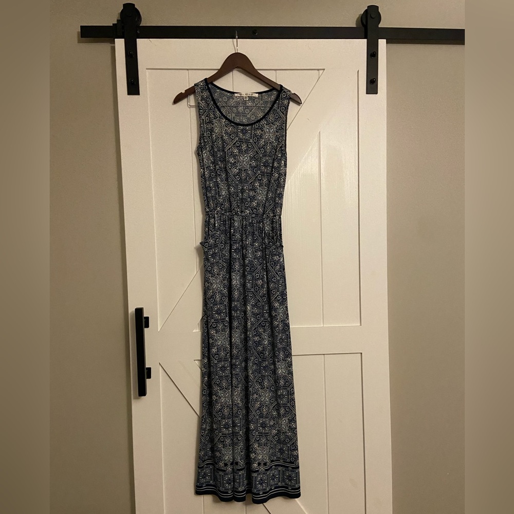 Super flattering Maxi dress